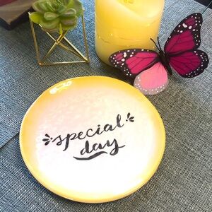 ⭐️⭐️3/$35 Cute “Special Day” Small Plate⭐️⭐️
